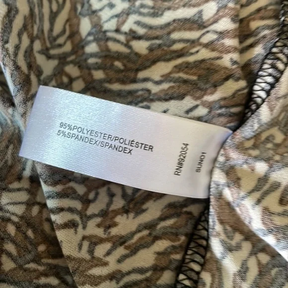 Plus size top by Carolyn Taylor polyester/spandex blend. - Picture 6 of 6